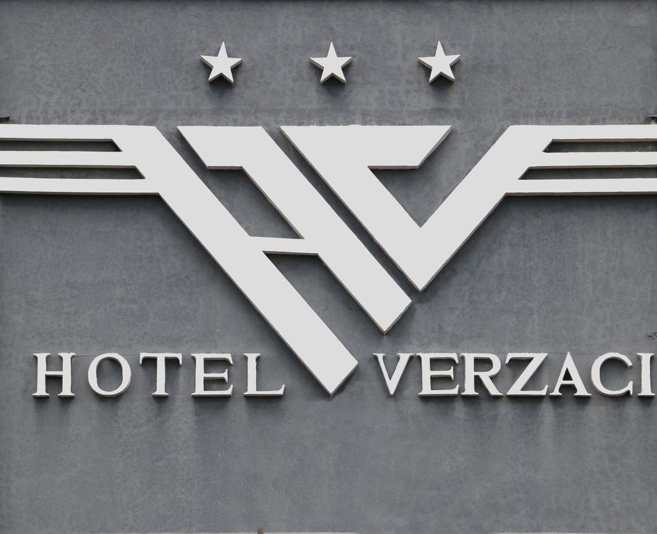 Rinas Hotel Verzaci מראה חיצוני תמונה